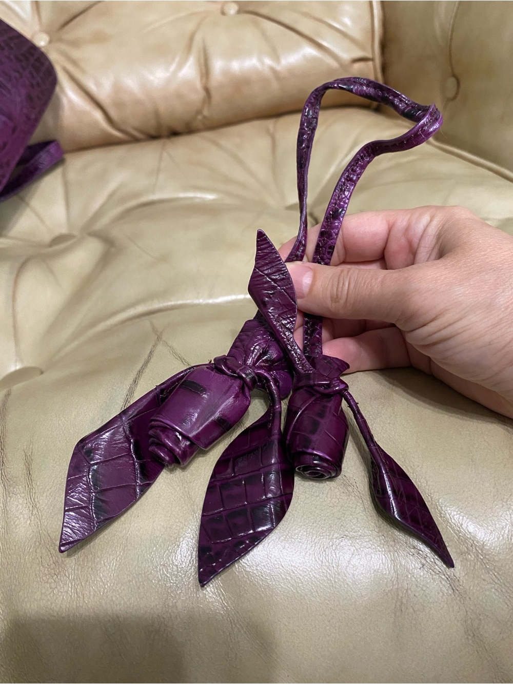 Rare Brahmin DARK IRIS Purple Double Rose Charm Fob Tassel & crossbody Vintage - Picture 4 of 16